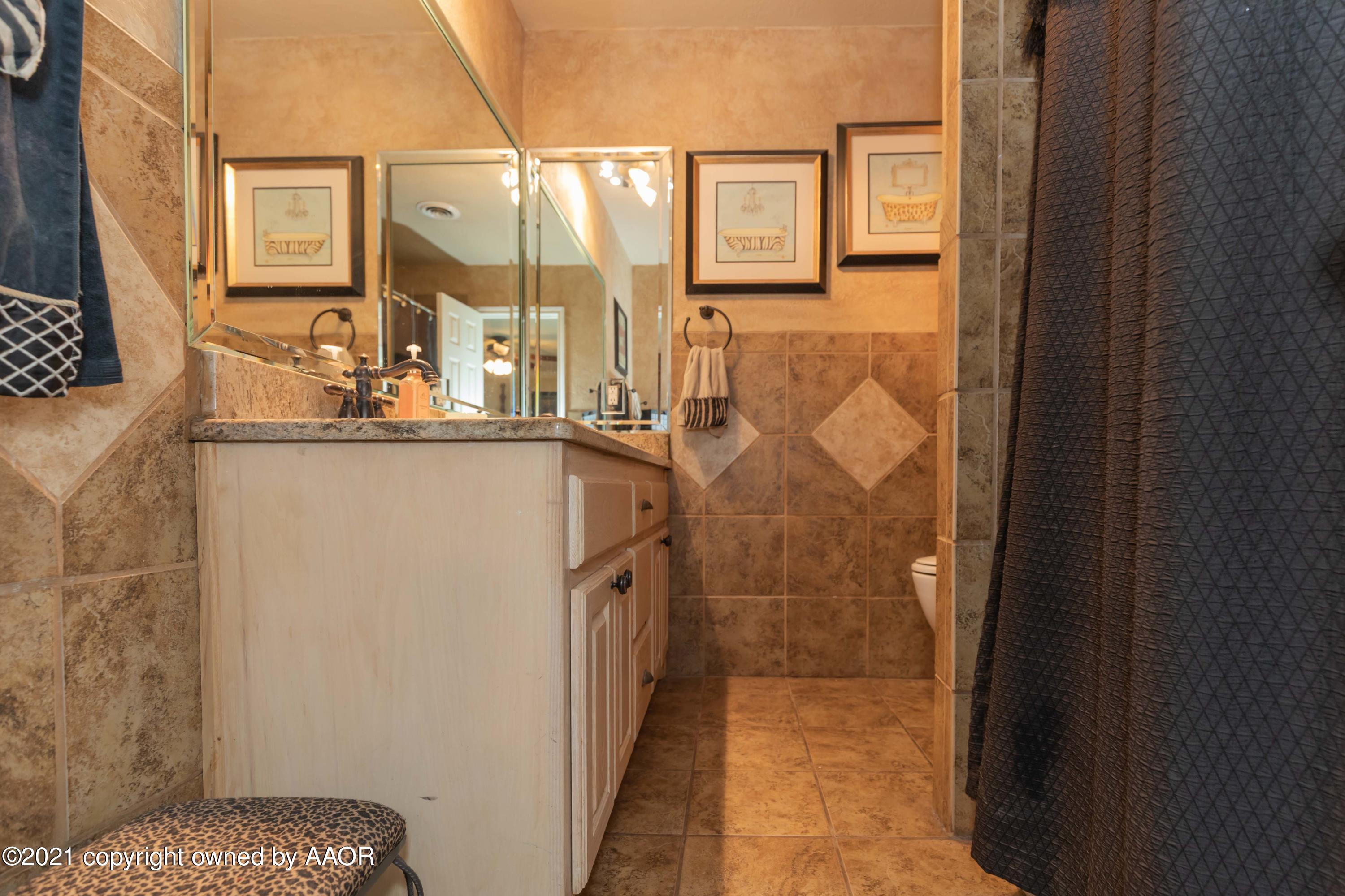 2808 John Drive Amarillo, TX 79110 - Photo 17 of 39 MASTER BATH VIEW 1