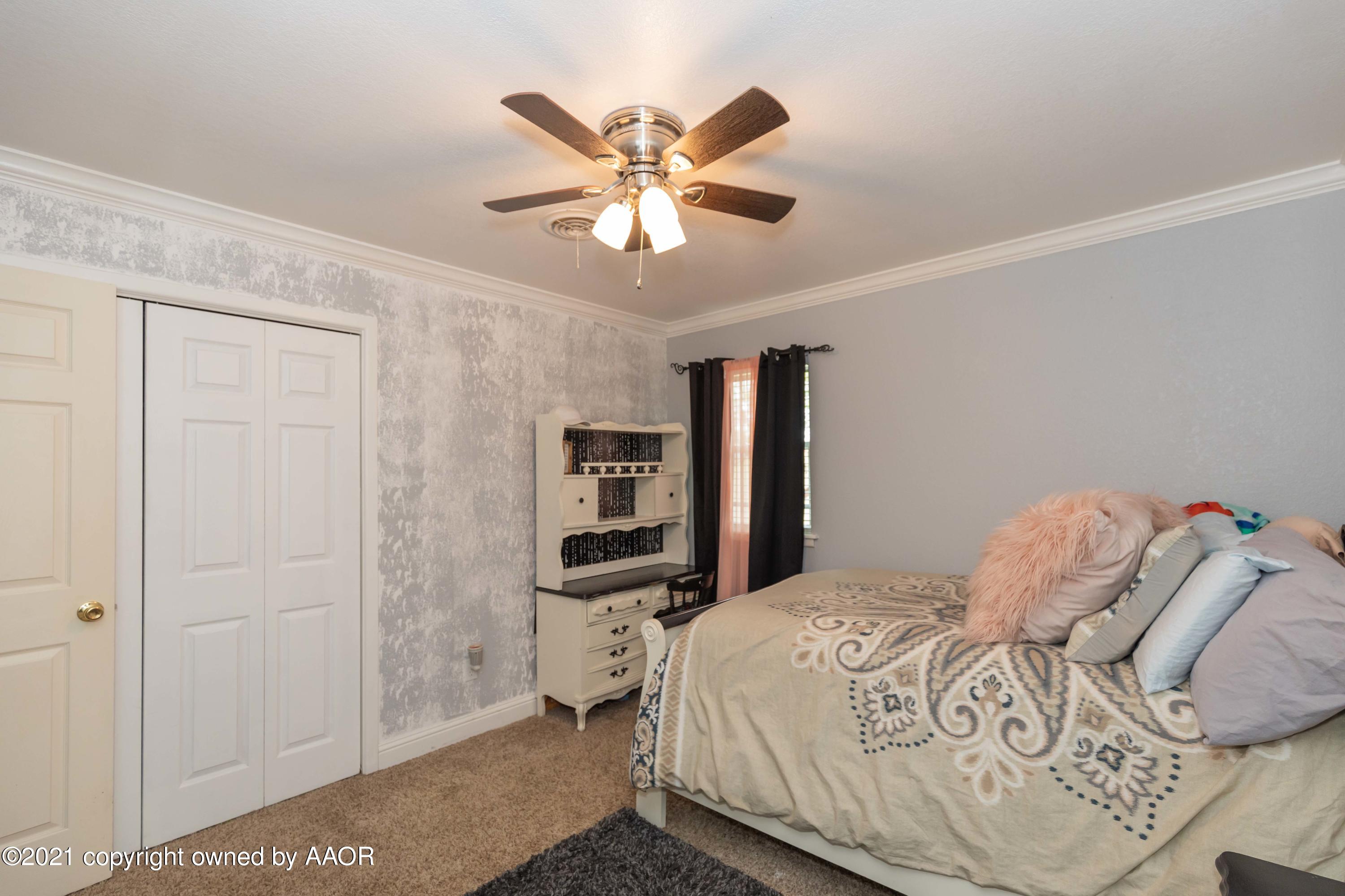 2808 John Drive Amarillo, TX 79110 - Photo 22 of 39 BEDROOM 2 VIEW 2