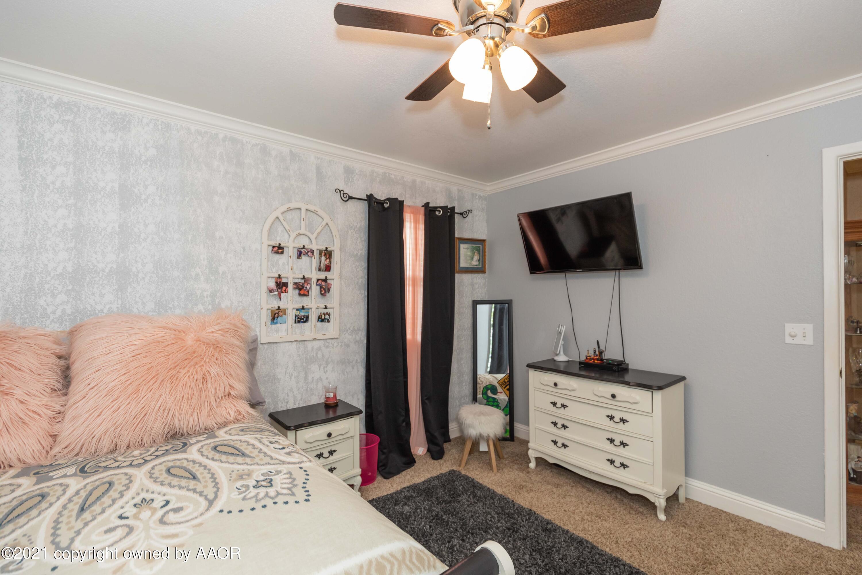 2808 John Drive Amarillo, TX 79110 - Photo 23 of 39 BEDROOM 2 VIEW 3