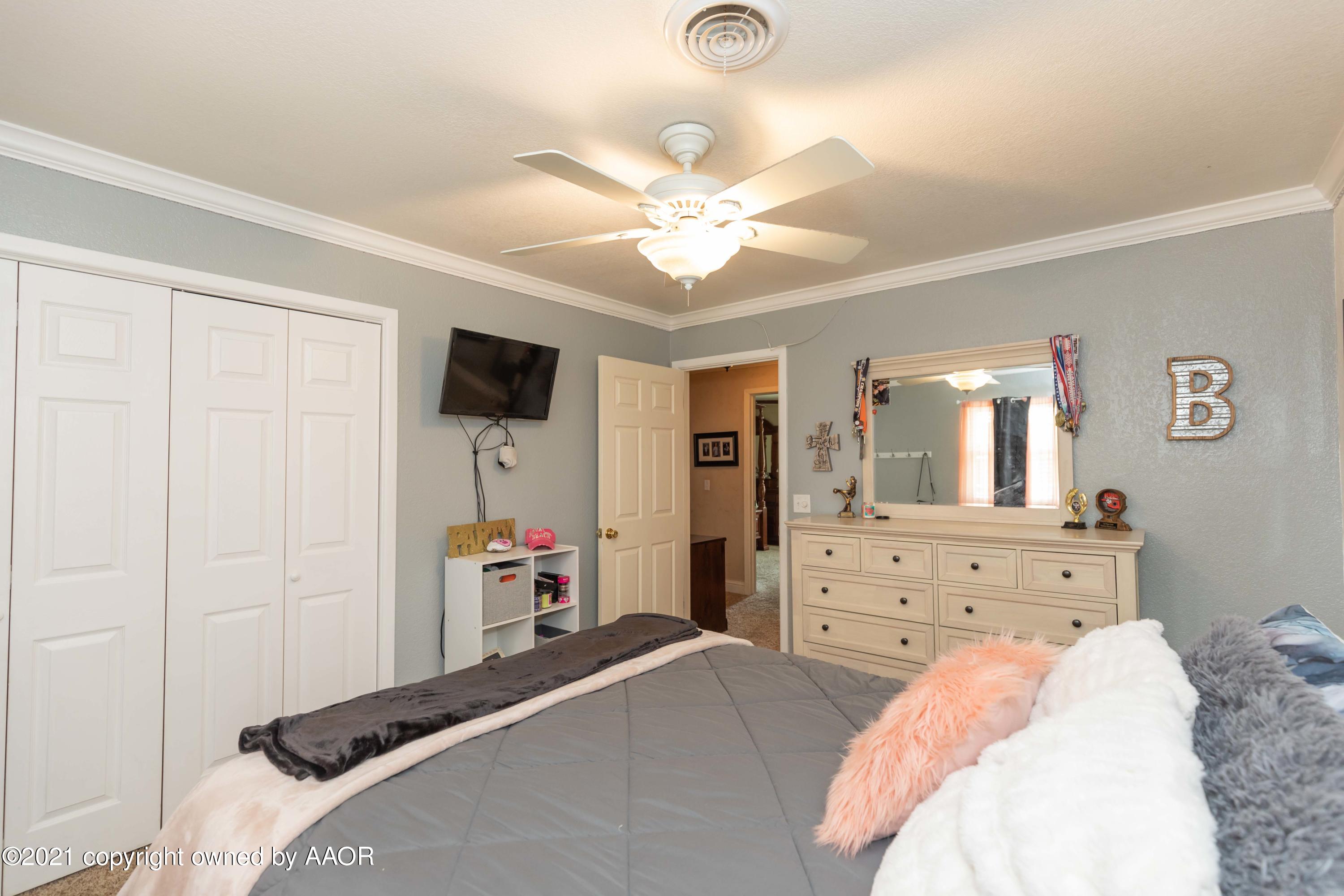 2808 John Drive Amarillo, TX 79110 - Photo 29 of 39 BEDROOM 3 VIEW 4