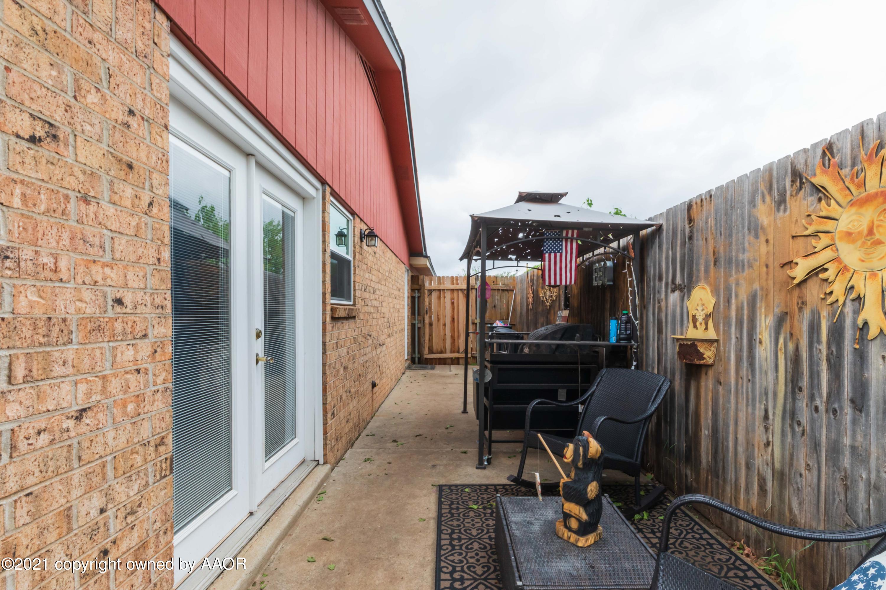 2808 John Drive Amarillo, TX 79110 - Photo 39 of 39 SIDE PATIO