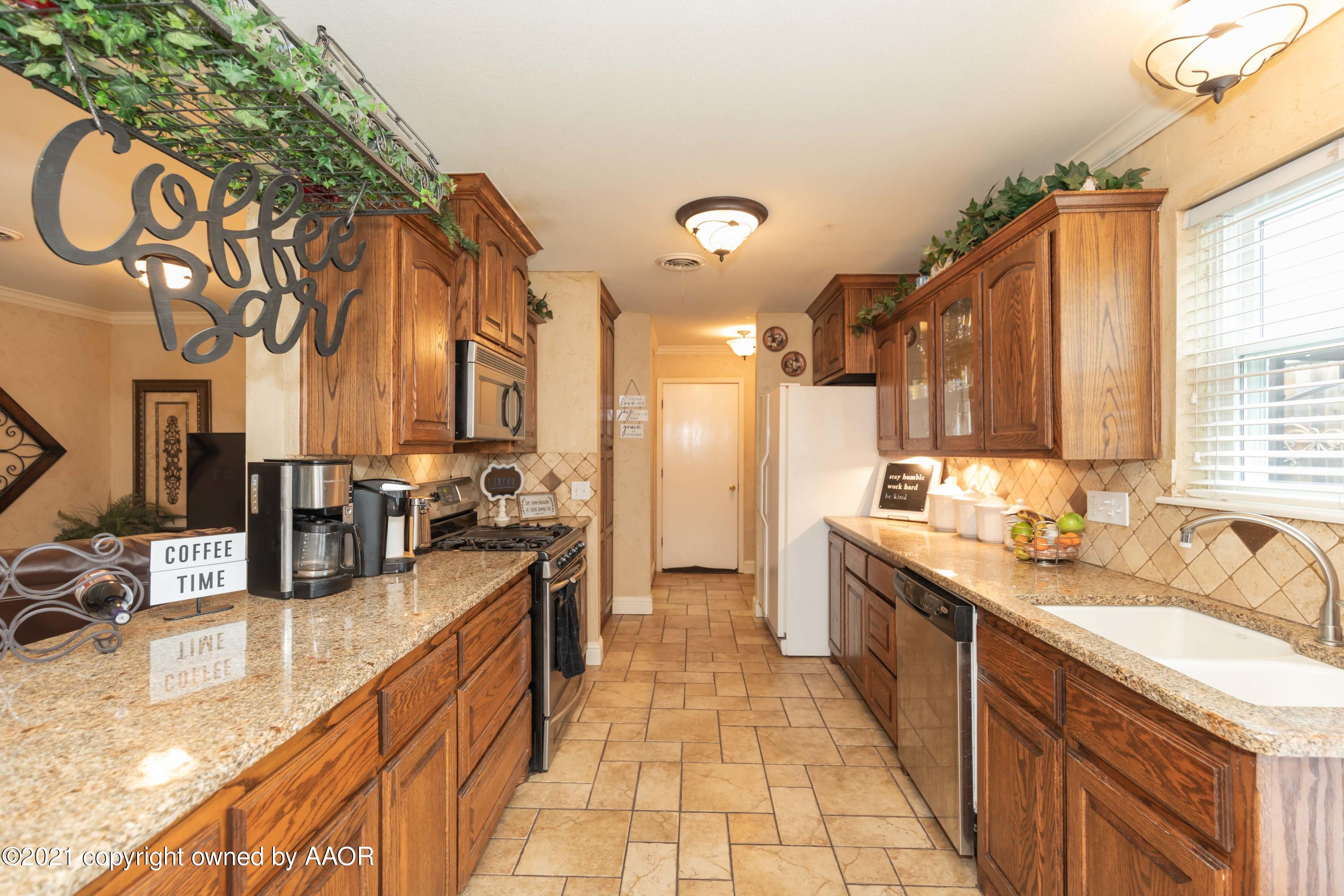 2808 John Drive Amarillo, TX 79110 - Photo 7 of 39 KITCHEN VIEW 1