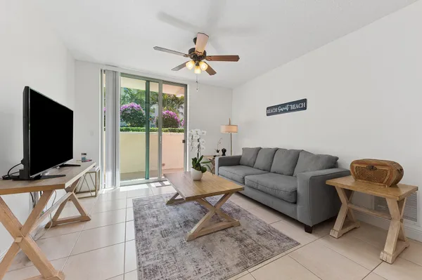 $3,200 | 610 Clematis Street, Unit 209, West Palm Beach, FL 33401
