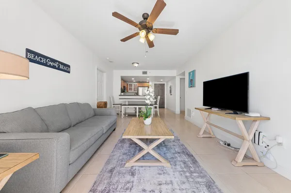 $3,200 | 610 Clematis Street, Unit 209, West Palm Beach, FL 33401