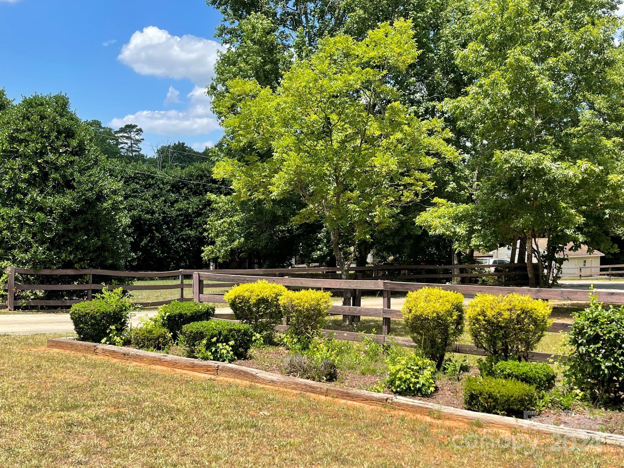 4049 Puetts Chapel Road Dallas, NC 28034 - Photo 5 of 40 Gallery Image 5