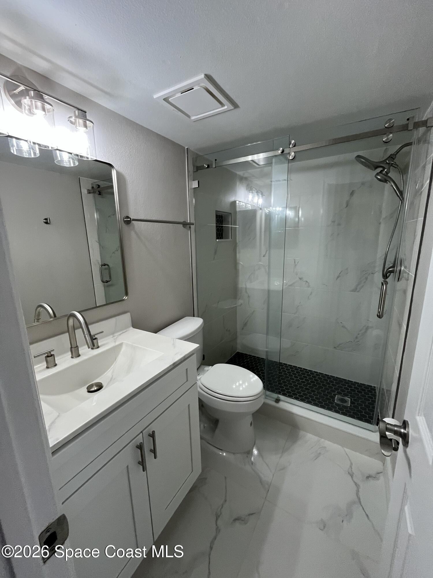 1431 Sheafe Avenue Northeast, Unit 107 Palm Bay, FL 32905 - Photo 10 of 17 Mstr Bath