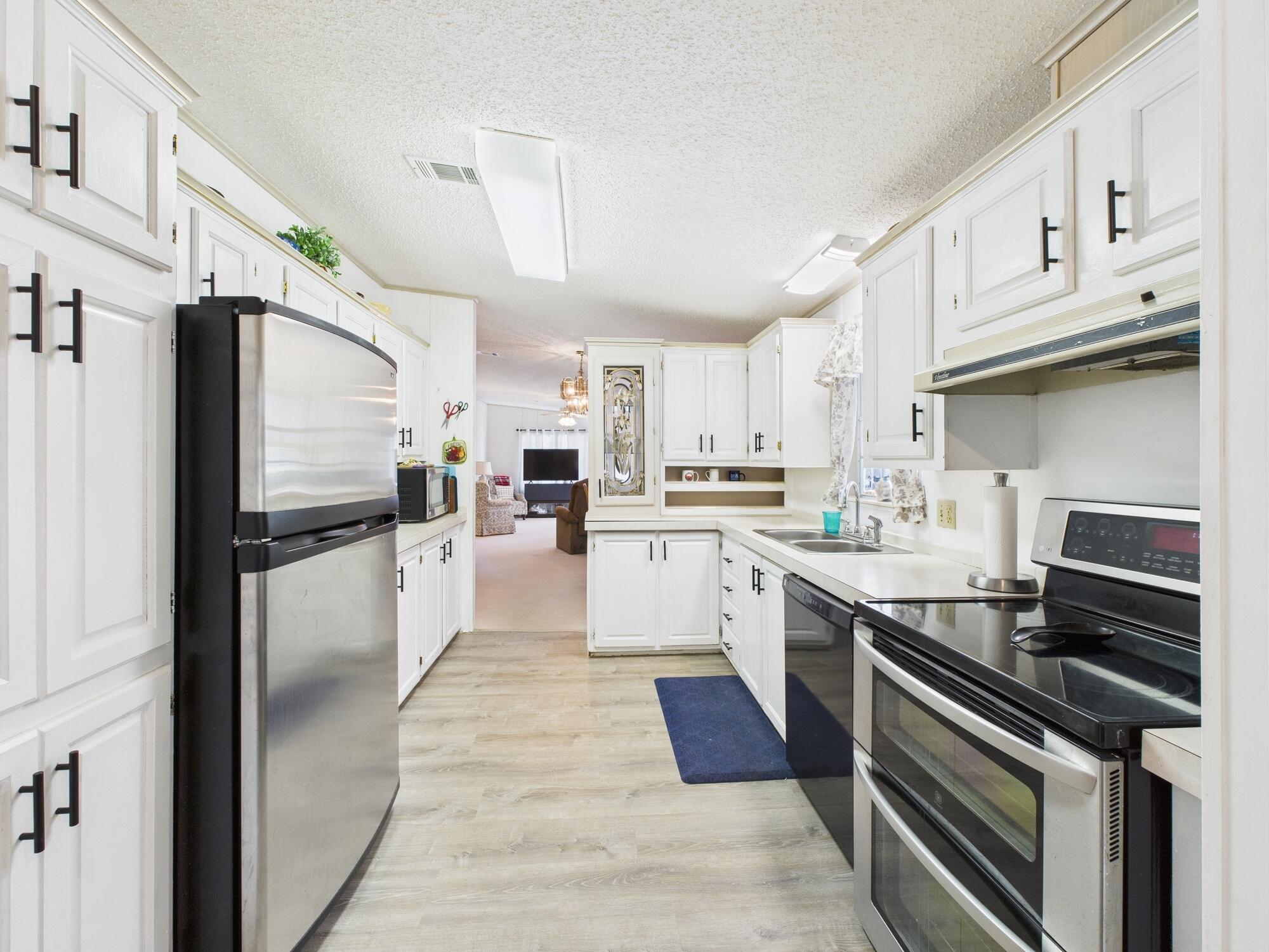 407 Northeast 8th Avenue Okeechobee, FL 34972 - Photo 10 of 65 CAM03600G0-PR0077-STILL062