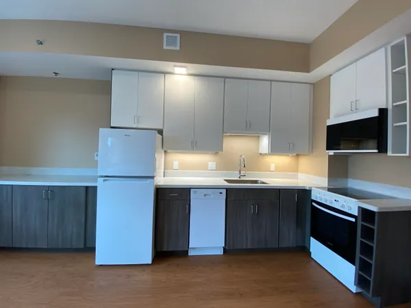 $1,899 | 83 Hanover Street, Unit 401, Manchester, NH 03101