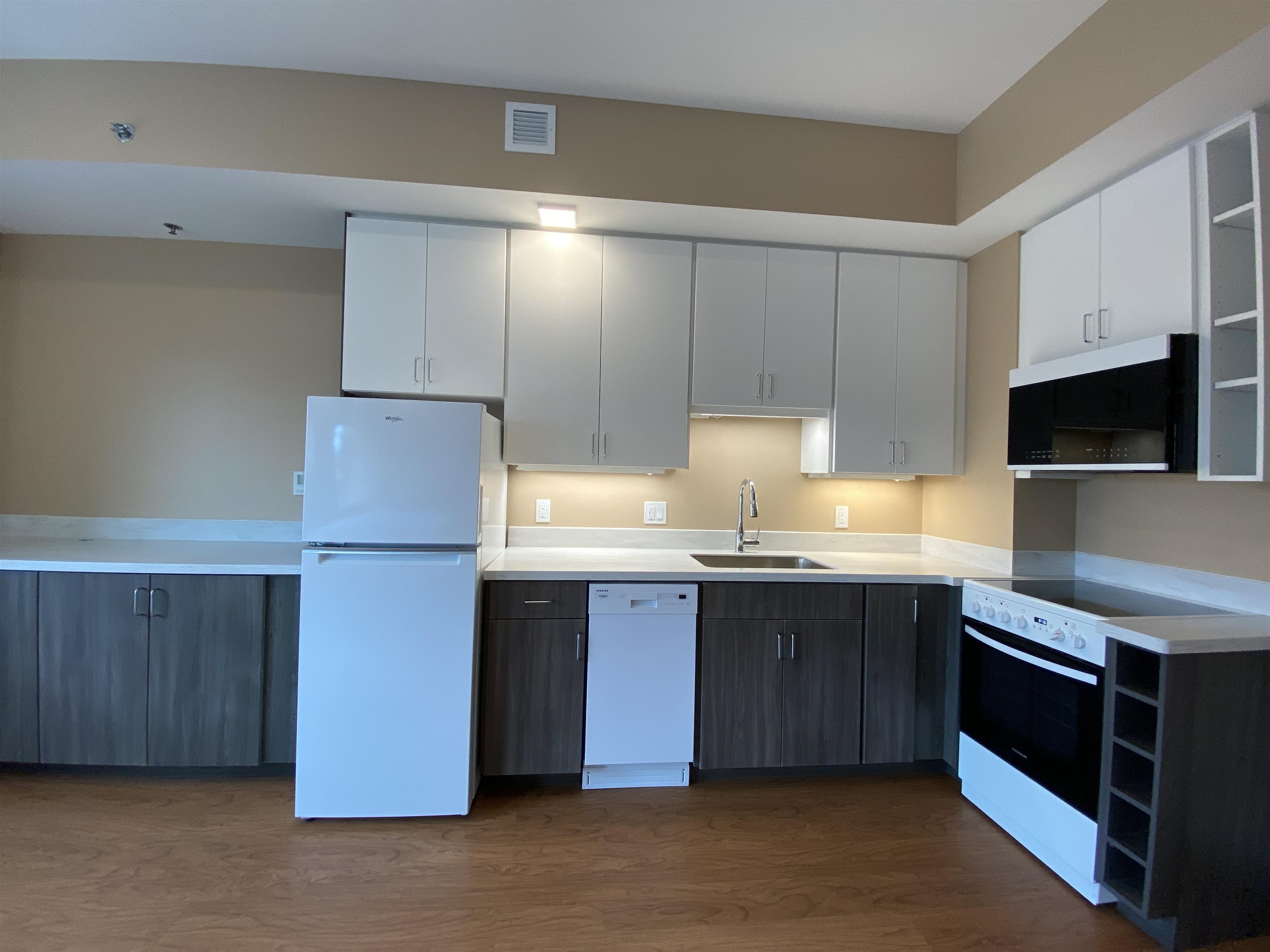 83 Hanover Street, Unit 401 Manchester, NH 03101 - Photo 18 of 45