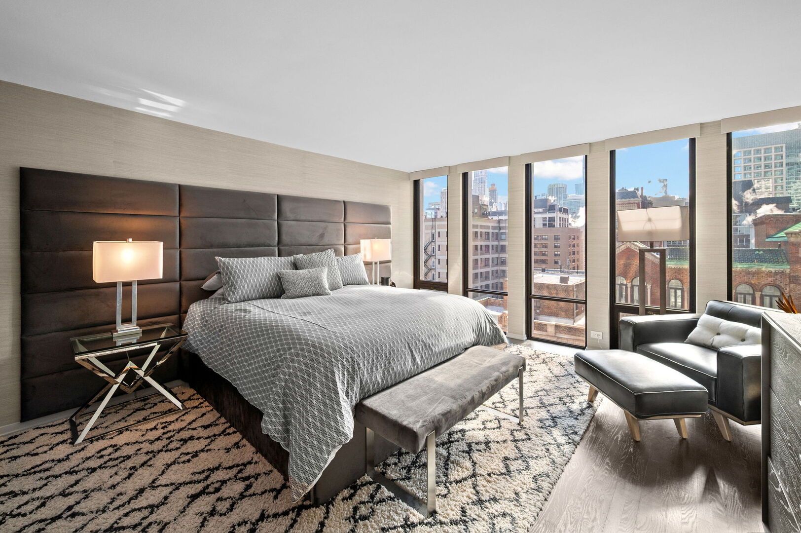 200 East Delaware Place, Unit 22D Chicago, IL 60611 - Photo 14 of 32