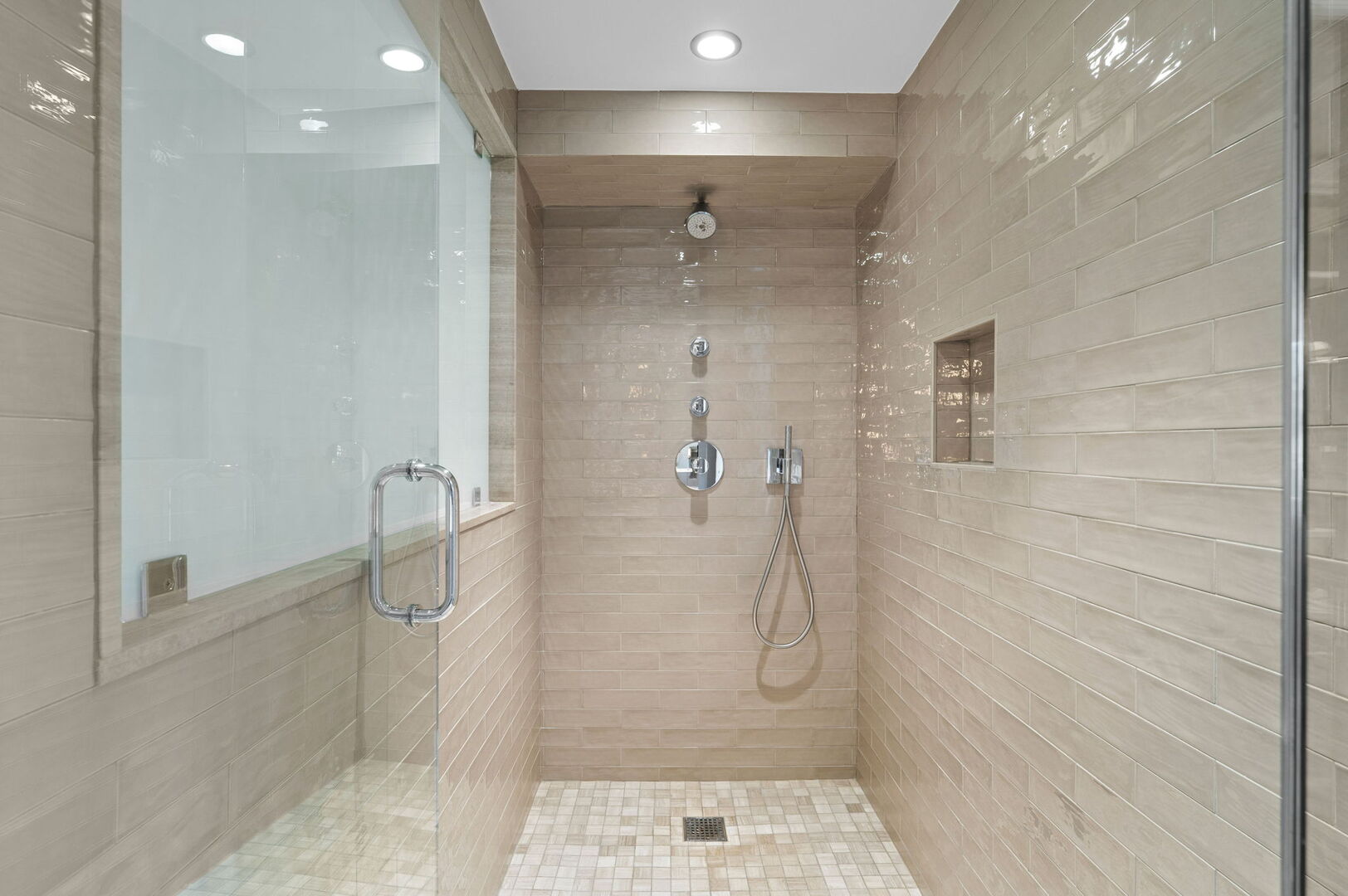 200 East Delaware Place, Unit 22D Chicago, IL 60611 - Photo 15 of 31