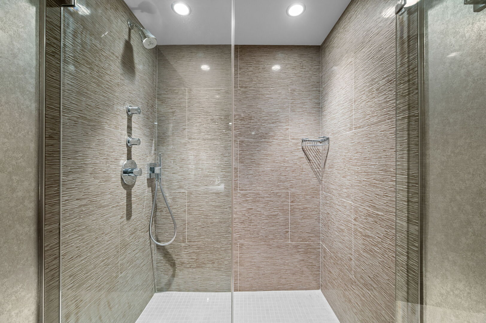 200 East Delaware Place, Unit 22D Chicago, IL 60611 - Photo 21 of 32