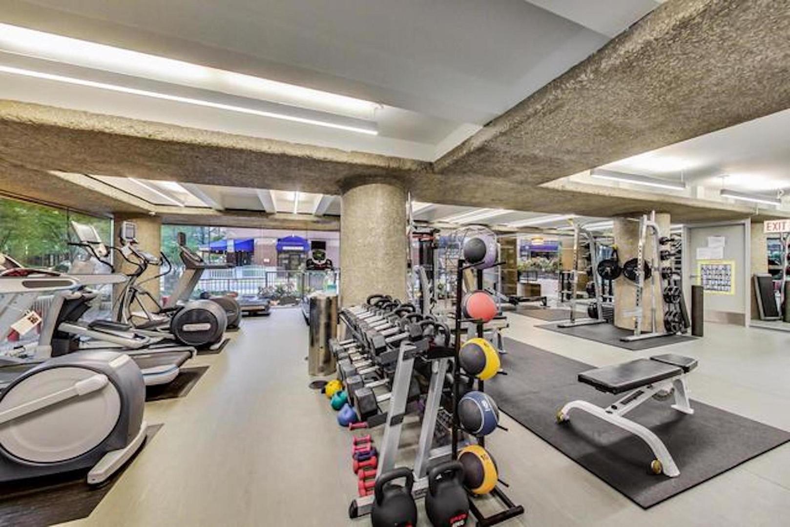 200 East Delaware Place, Unit 22D Chicago, IL 60611 - Photo 26 of 31