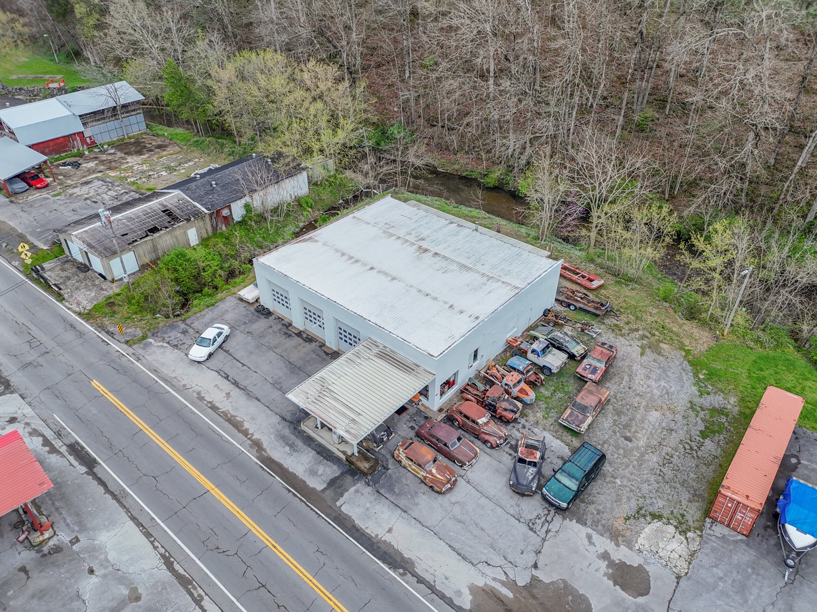 290 Main Street Red Boiling Springs, TN 37150 - Photo 16 of 34 an aerial view of a house with a yard