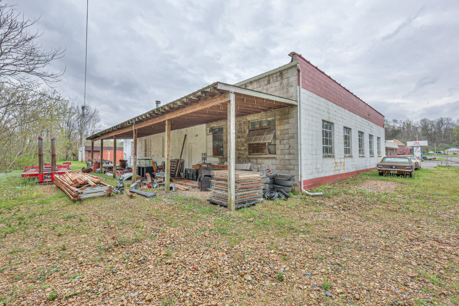 290 Main Street Red Boiling Springs, TN 37150 - Photo 25 of 34 a view of a house with backyard porch and sitting area