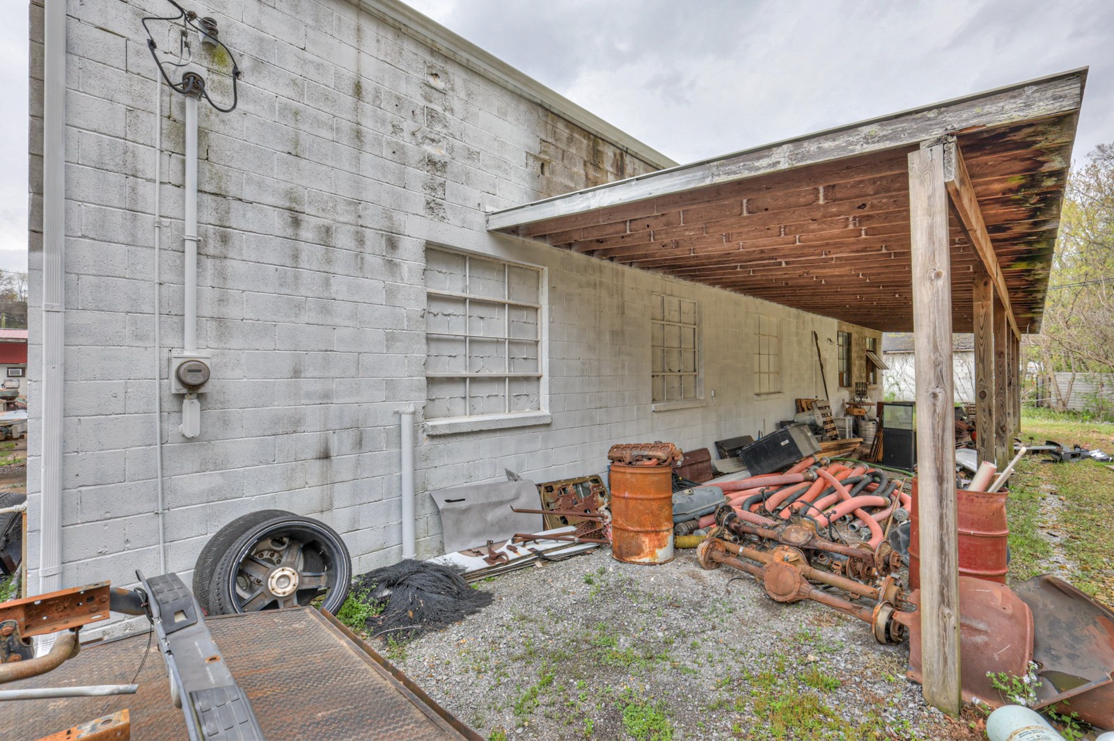 290 Main Street Red Boiling Springs, TN 37150 - Photo 28 of 34 a backyard of a house with seating space