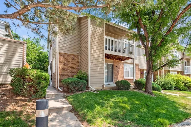 a view of a house with a yard and plants