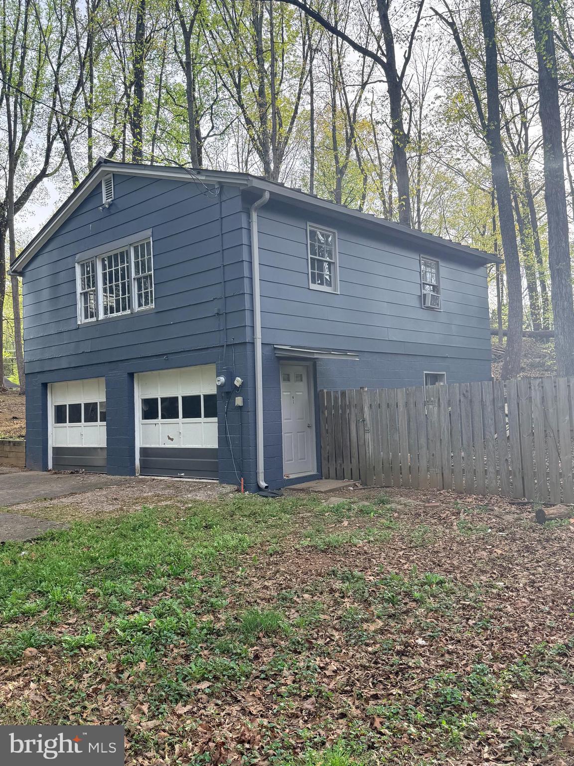 6910 Token Valley Road Manassas, VA 20112 - Photo 2 of 8 a view of a house with a yard
