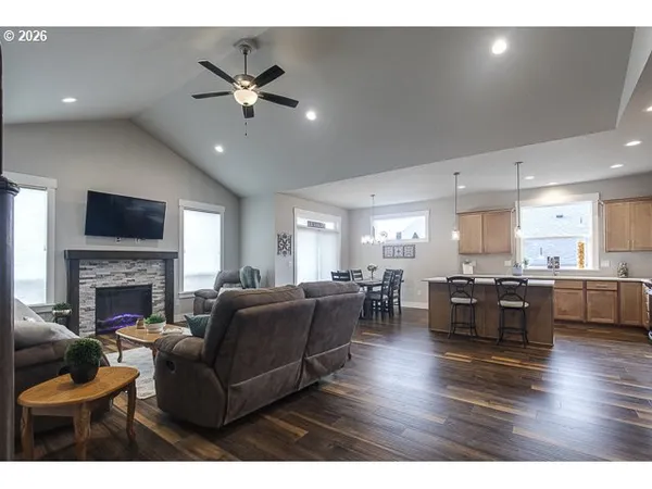 $669,900 | 1668 Northeast Clayton Drive, Estacada, OR 97023