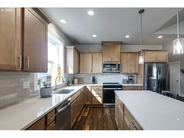 $669,900 | 1668 Northeast Clayton Drive, Estacada, OR 97023