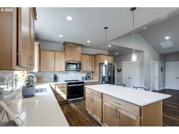 $669,900 | 1668 Northeast Clayton Drive, Estacada, OR 97023