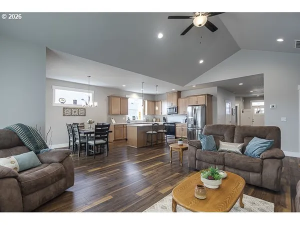 $669,900 | 1668 Northeast Clayton Drive, Estacada, OR 97023