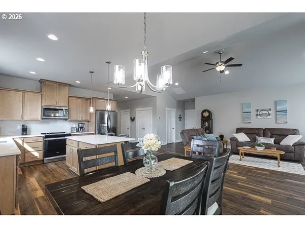 $669,900 | 1668 Northeast Clayton Drive, Estacada, OR 97023