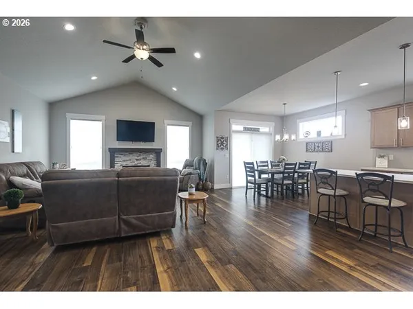 $669,900 | 1668 Northeast Clayton Drive, Estacada, OR 97023