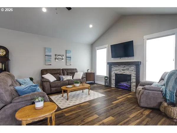 $669,900 | 1668 Northeast Clayton Drive, Estacada, OR 97023