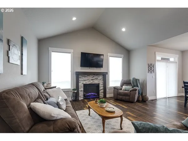 $669,900 | 1668 Northeast Clayton Drive, Estacada, OR 97023