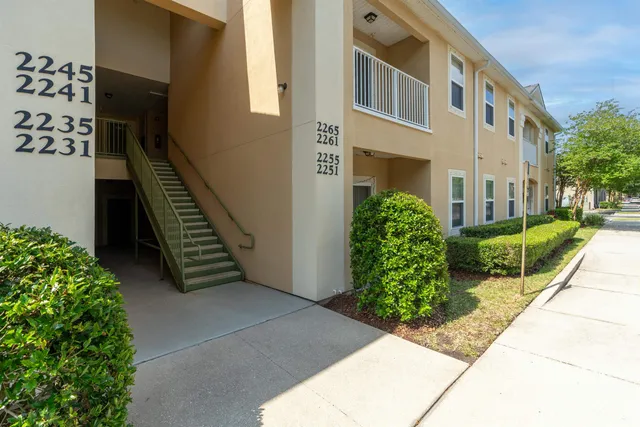 a view of an entrance of the house
