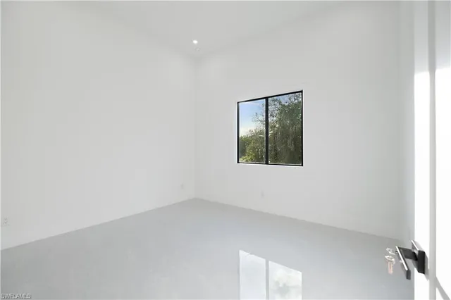 $825,000 | 705 16th Street Northeast, Naples, FL 34120