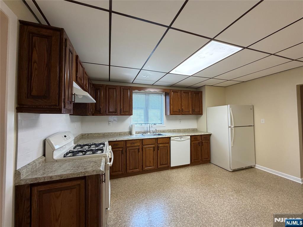 832 Paterson Avenue East Rutherford, NJ 07073 - Photo 4 of 23