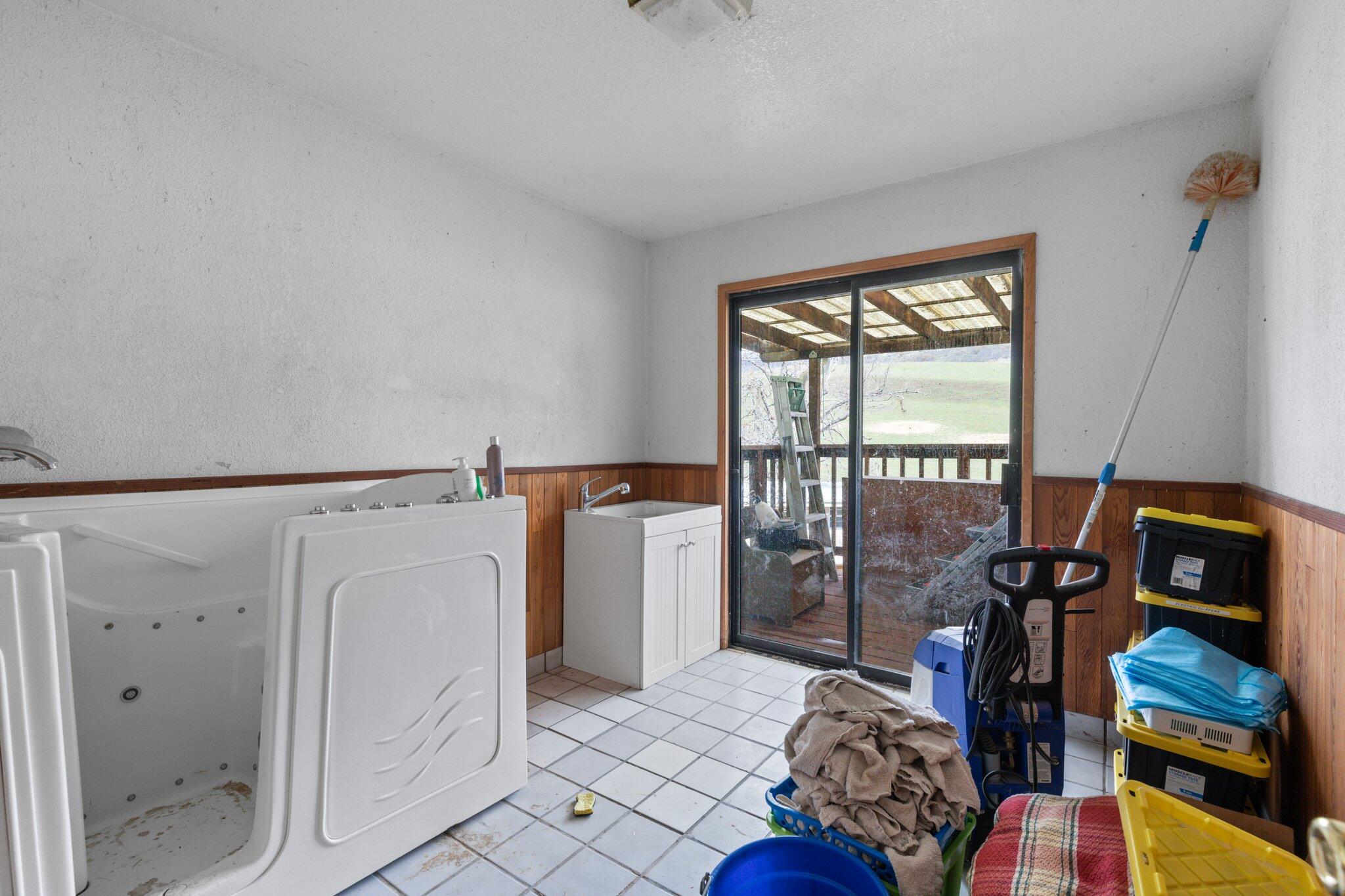 3403 North Valley View Road Ashland, OR 97520 - Photo 39 of 51 Walk-in tub with views off the deck