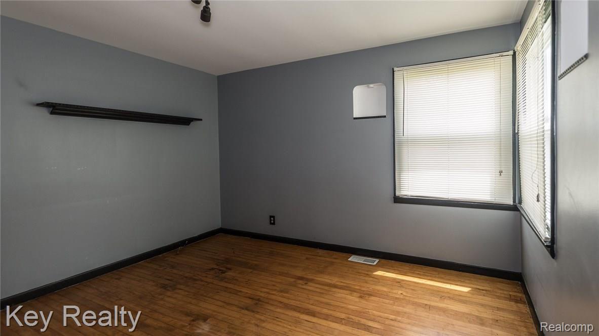49626 Mott Road Canton, MI 48188 - Photo 8 of 35 17_20.jpg