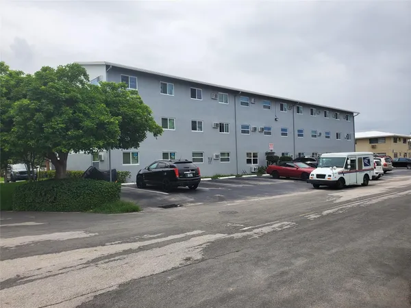 $219,000 | 1021 Northeast 24th Avenue, Unit 4, Pompano Beach, FL 33062