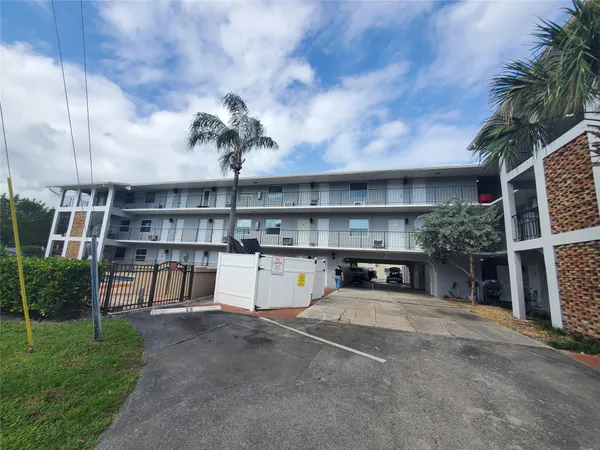 $219,000 | 1021 Northeast 24th Avenue, Unit 4, Pompano Beach, FL 33062