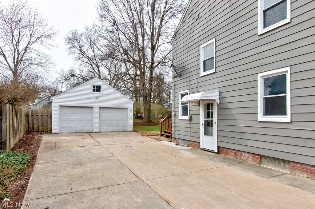 1520 Commodore Road Cleveland, OH 44124 - Photo 29 of 33