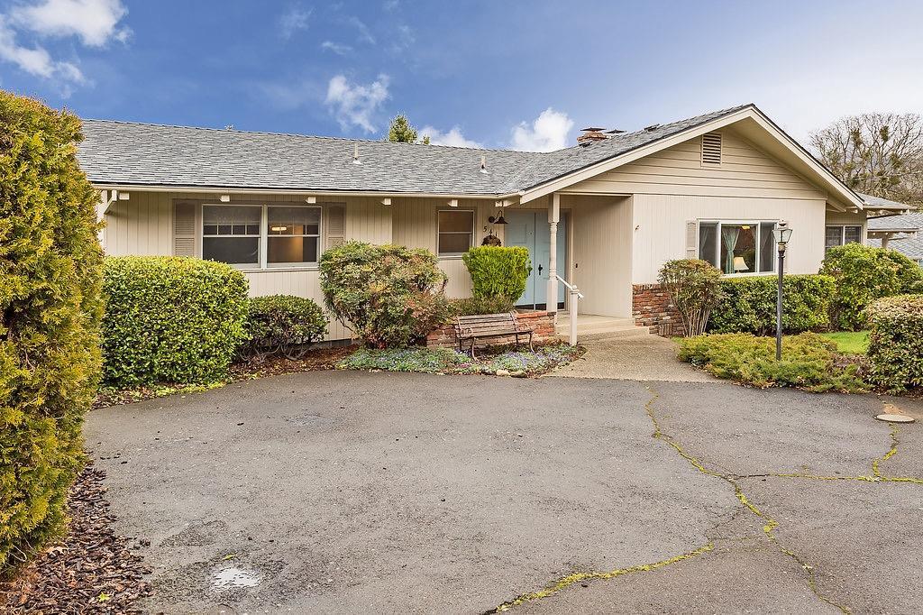 541 Pierce Road Medford, OR 97504 - Photo 4 of 35 Additional Photo