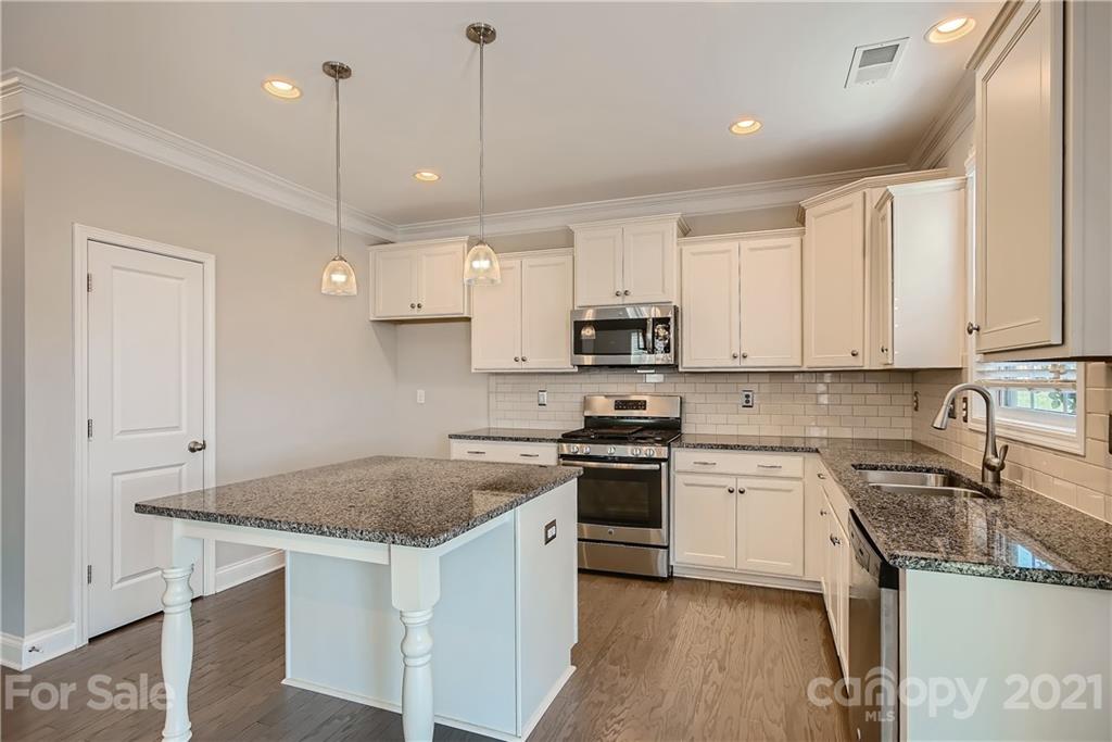 8927 Inverness Bay Road Charlotte, NC 28278 - Photo 9 of 33 Gallery Image 9