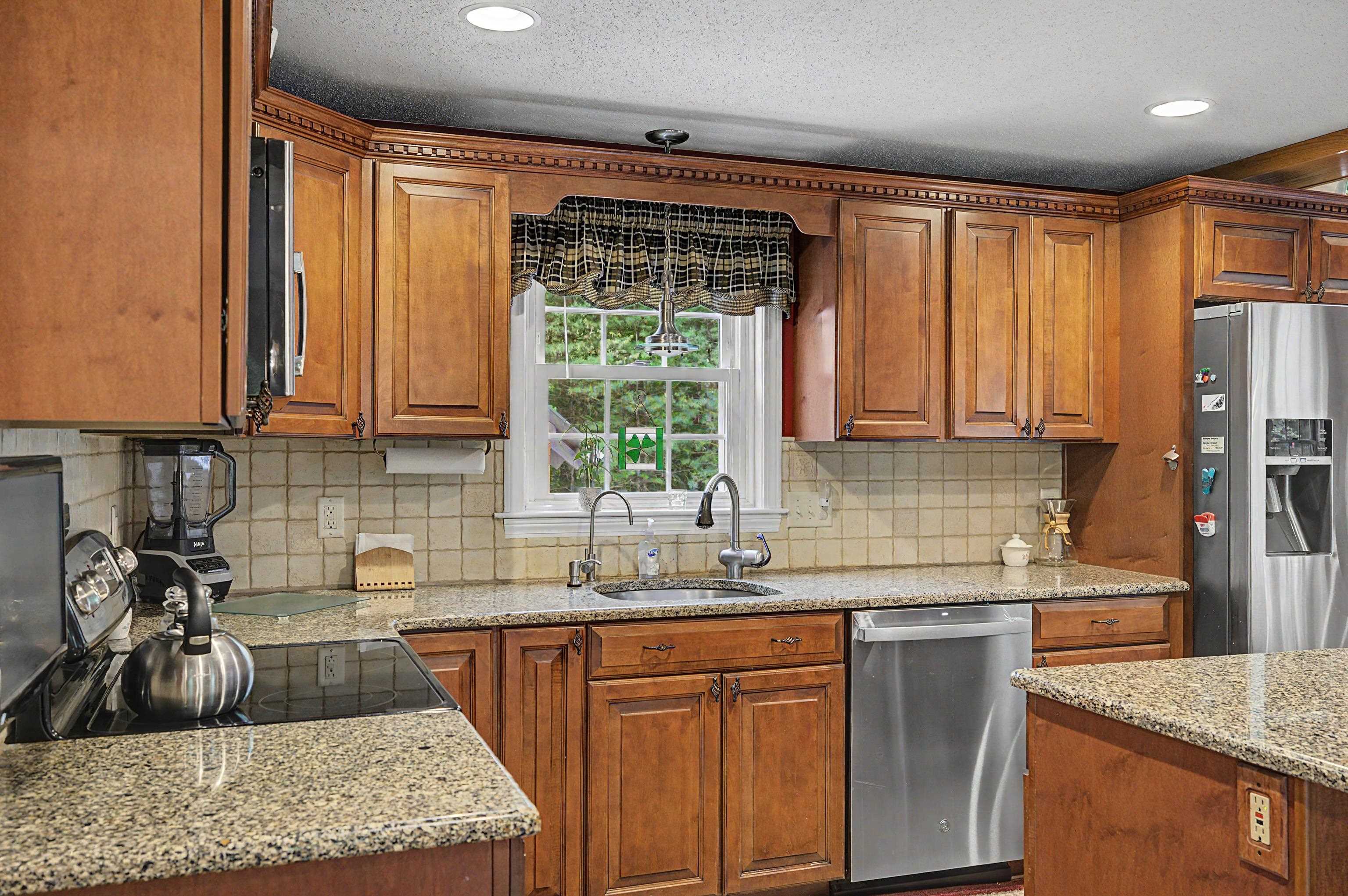 50 Webster Avenue Pelham, NH 03076 - Photo 10 of 50