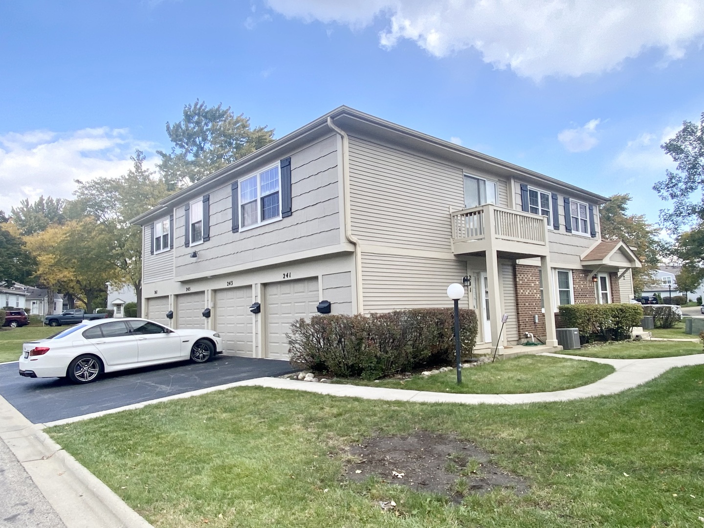 243 Redwood Court, Vernon Hills, IL 60061 Compass