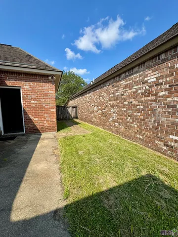 $2,100 | 12446 Dutchtown Villa Drive, Geismar, LA 70734