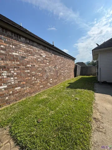 $2,100 | 12446 Dutchtown Villa Drive, Geismar, LA 70734