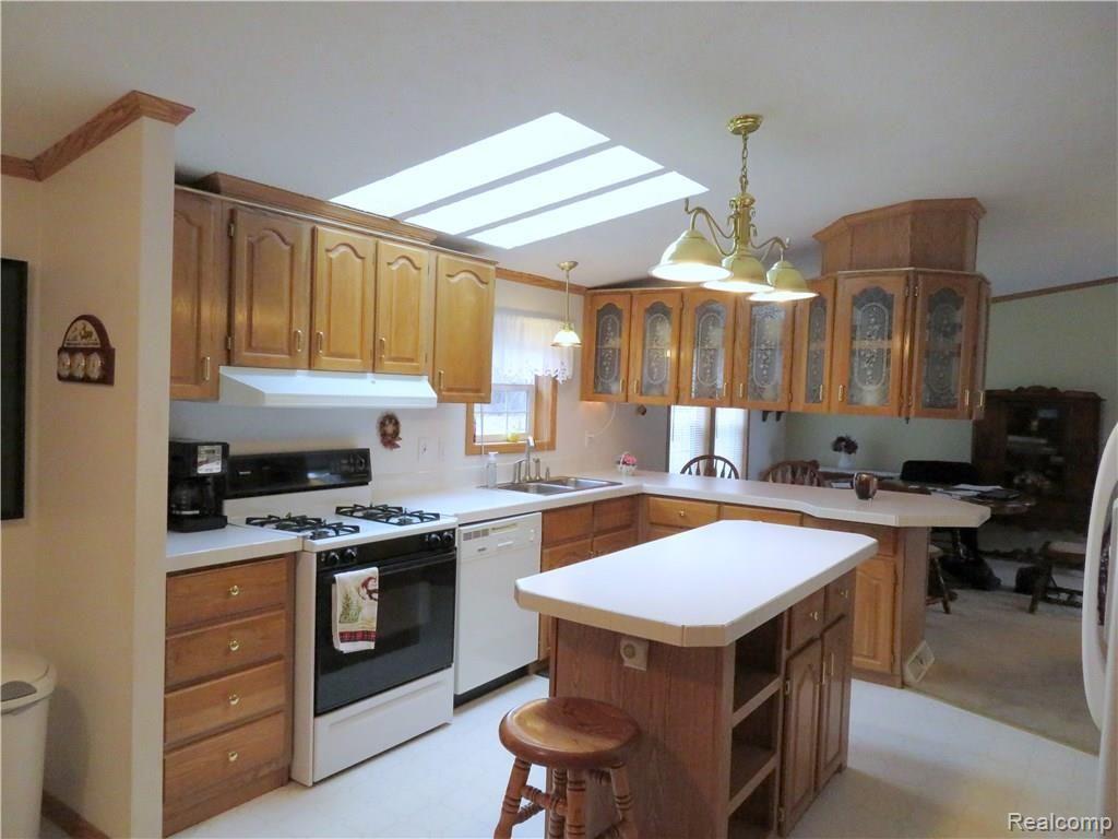 6730 Sheldon Road Whitmore Lake, MI 48189 - Photo 13 of 30 kitchen 3.jpg