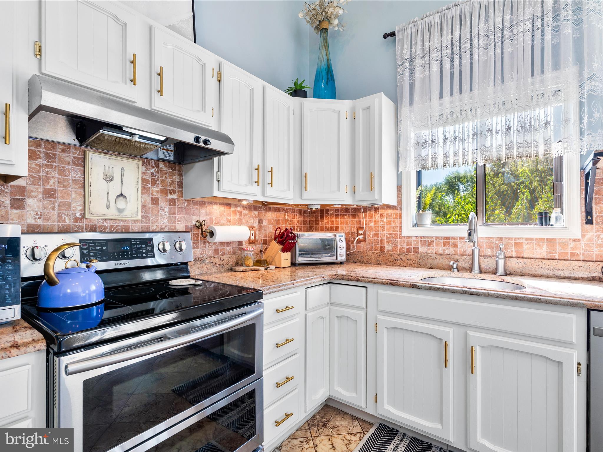 701 Cockeys Mill Road Reisterstown, MD 21136 - Photo 15 of 69 Lively color palette