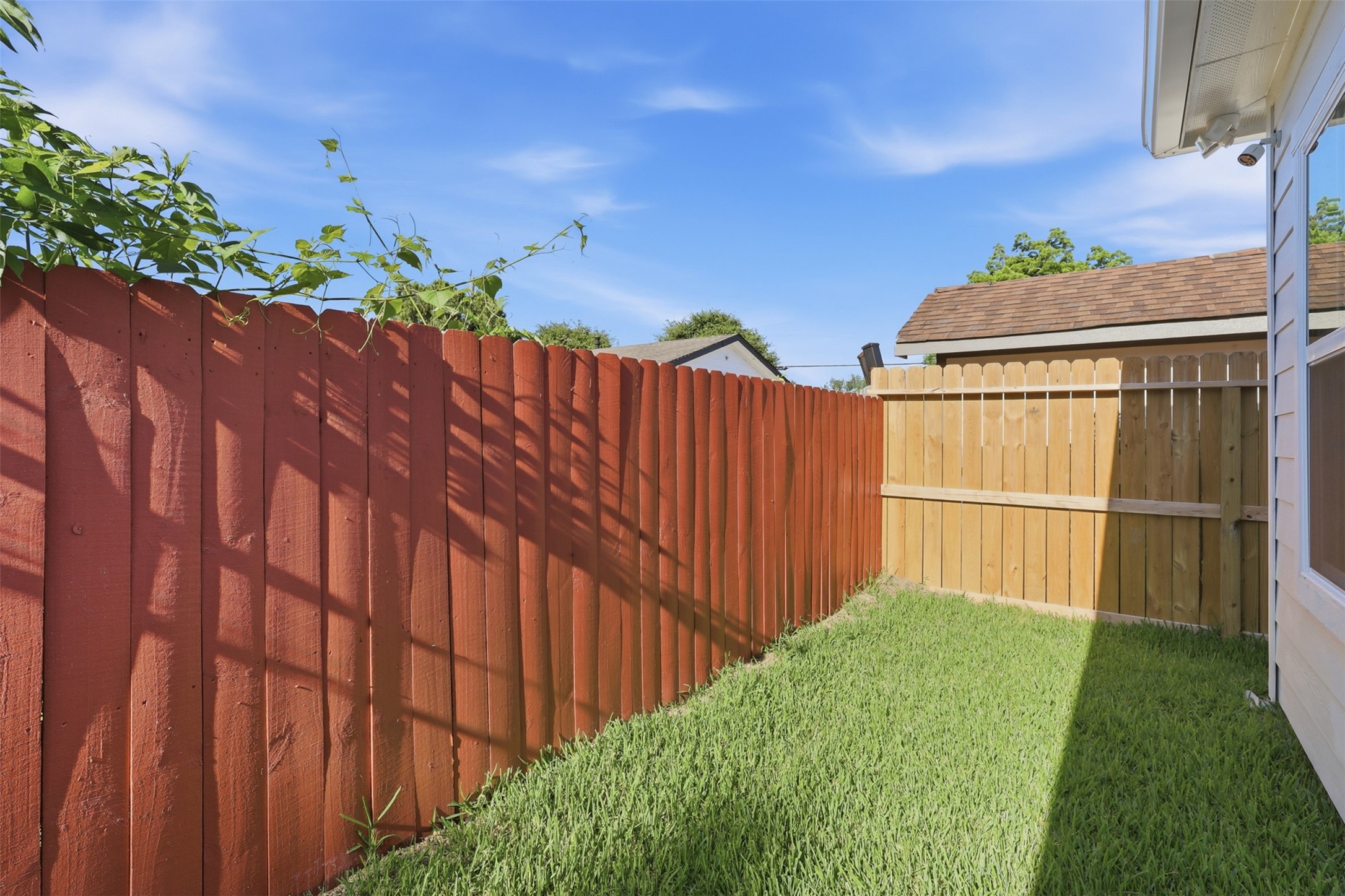4606 Mallow Street, Unit B Houston, TX 77051 - Photo 23 of 25 a view of outdoor space and yard