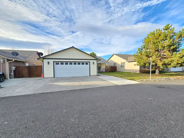 $345,000 | 577 Southeast Sugar Pine Way, Madras, OR 97741