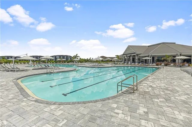 a view of a tennis court