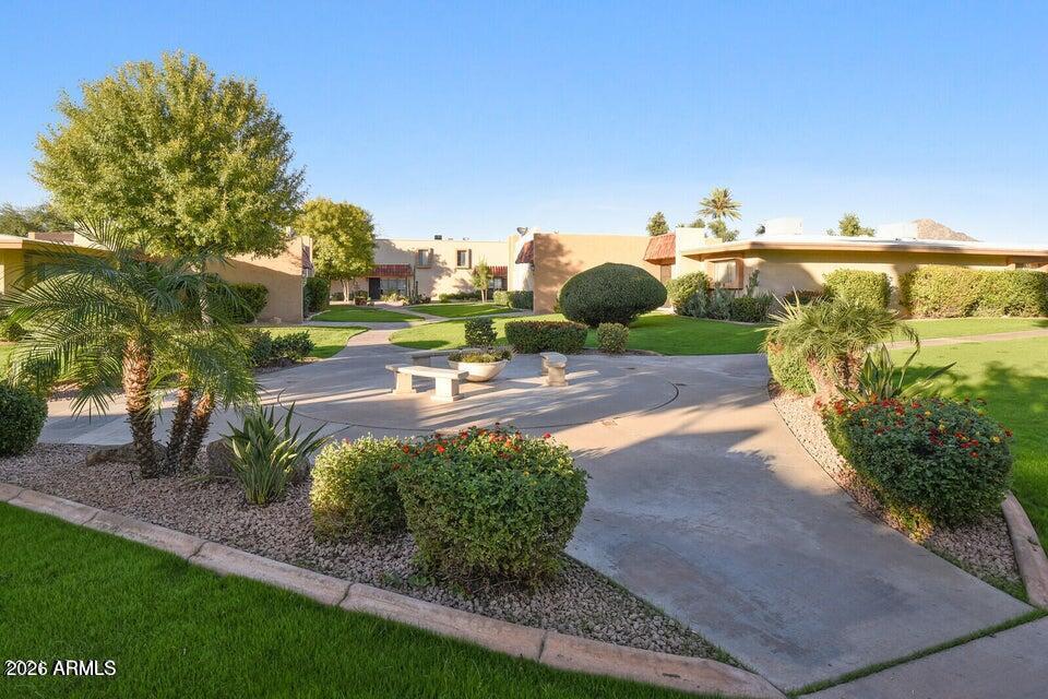 1320 East Bethany Home Road, Unit 54 Phoenix, AZ 85014 - Photo 20 of 32 Community space